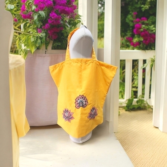 Artisan Yellow Shopping Bag 17.5" - Picture 3 of 4